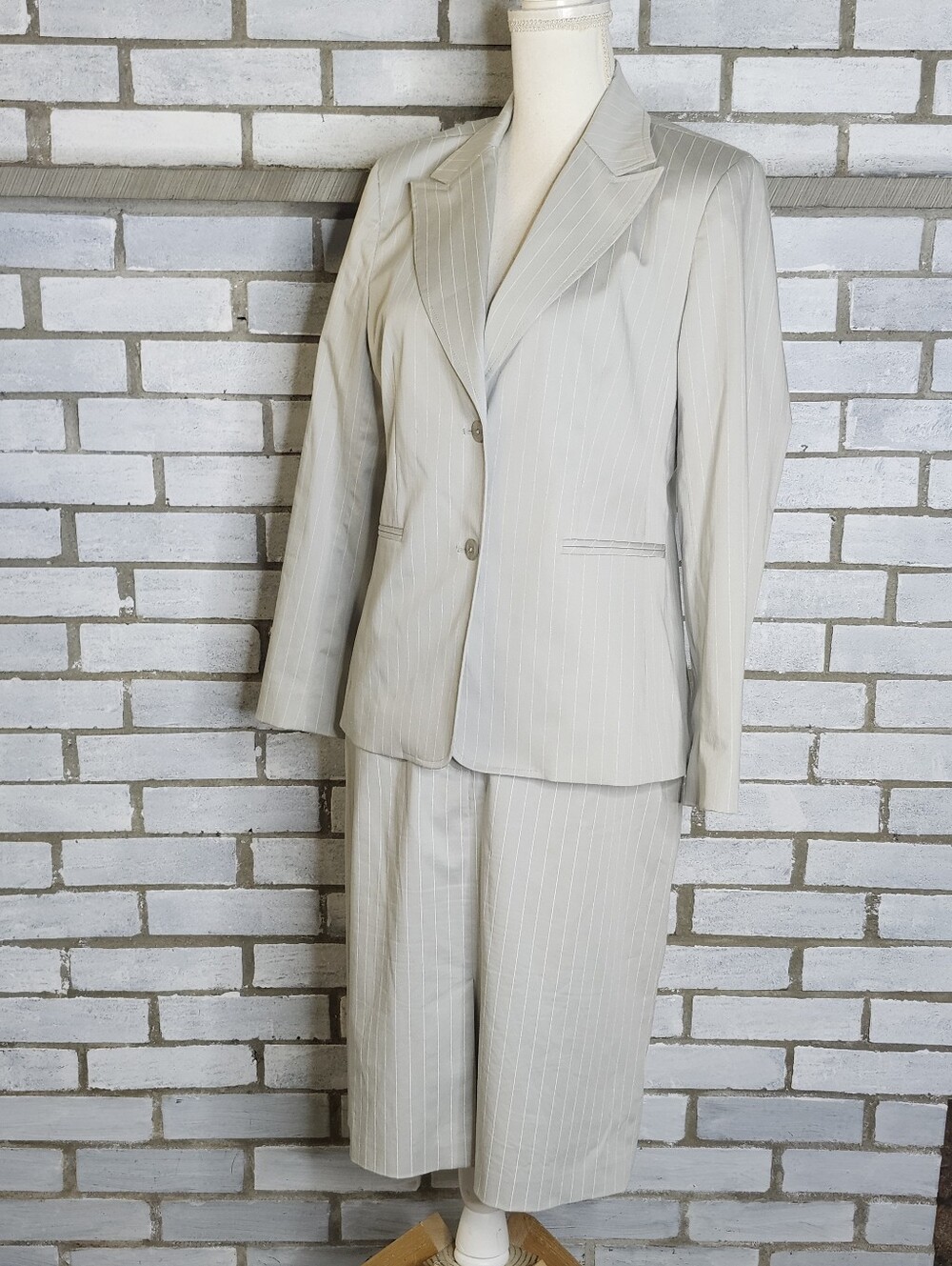 • Talbots Women's  2 Piece Blazer & Skirt Set Size 10P Gray & White Striped